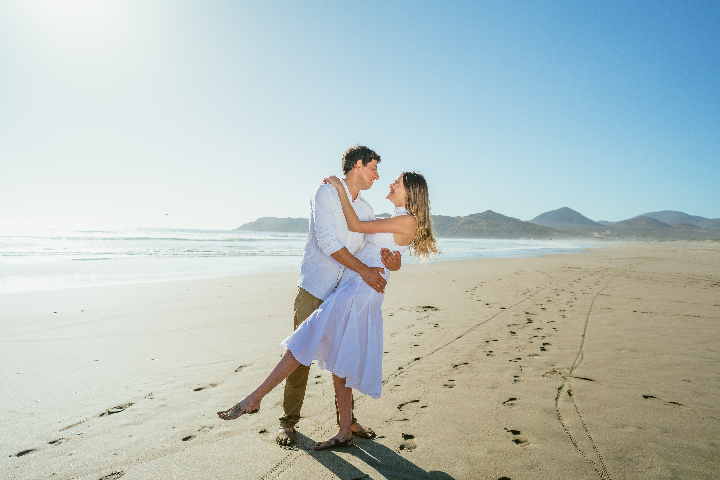 Carolina y Cristian en la playa